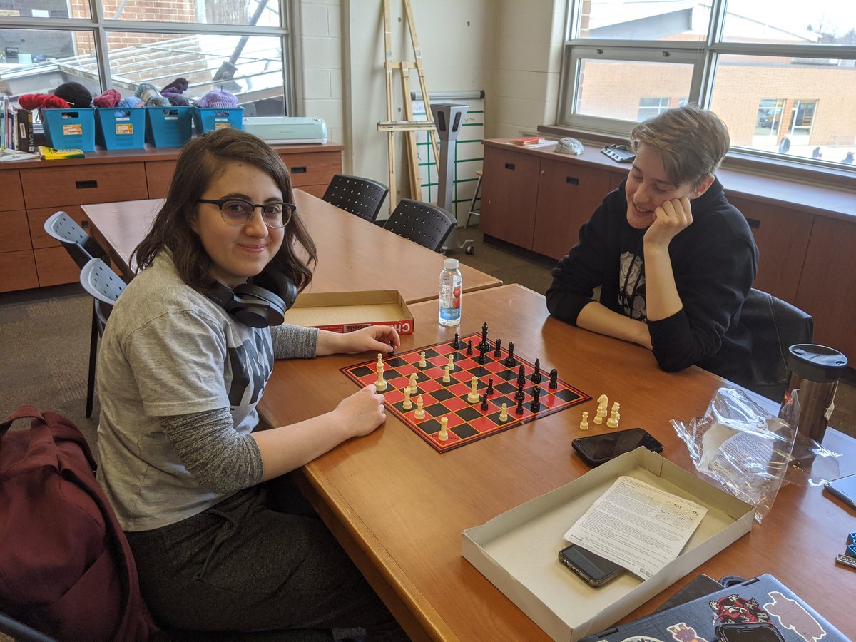 LibraryWCI's tweet image. Period 5 in the library. Students are enjoying themselves while keeping their minds active. #DidYouKnow that we have Lego and board games for student use? #bewolves @WCI_YRDSB @LEGO_Group