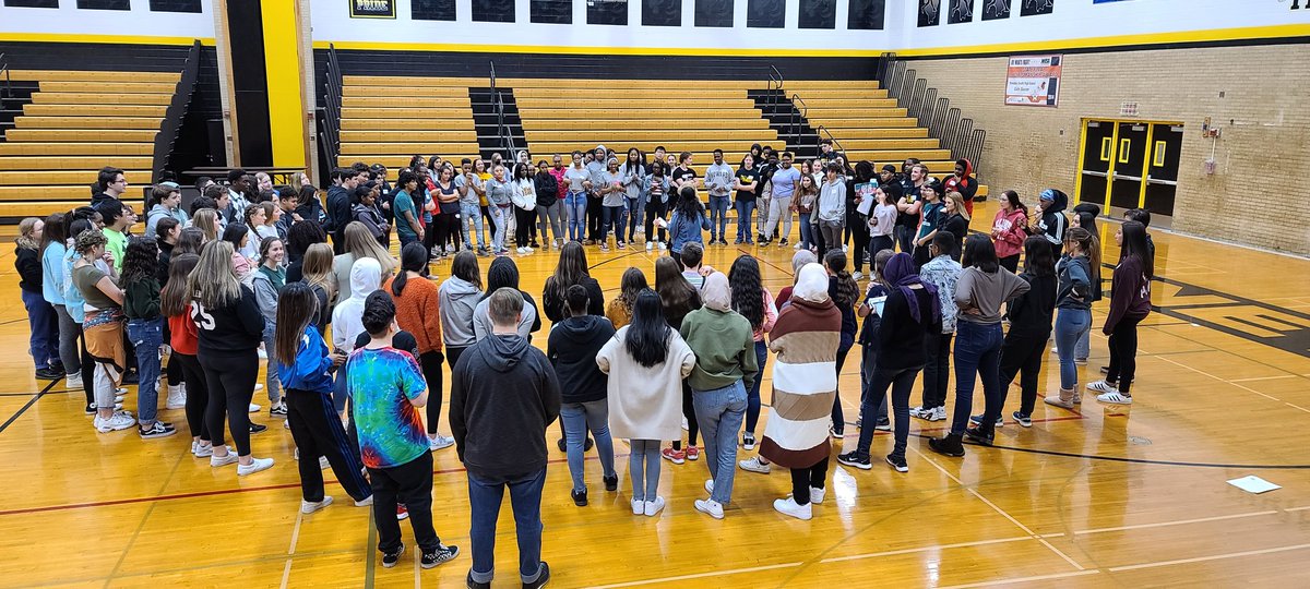 HSHS_Activities's tweet image. @MNMSorg's Kim Alli is here for our Changemaker Day! We are in Day 2 of the My Name, My Story Changemaker Workshop. 170 Ss are leading, participating, &amp;amp;  engaged in sharing their stories, practicing empathy, &amp;amp; learning how to create change together! @HinsdaleSouthHS @HinsdaleD86