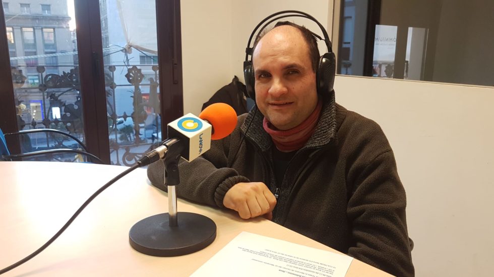 lanovaradioreus's tweet photo. 🎶 El Jordi Sugranyes @cracksona9 va anar als #PremisEDR i es va trobar diferents músics del Camp: Tonet Blázquez de @PortoBello_Band, @JoanMasdeu, @mariajacobs99, Xavi Ciurans @gertrudisband i Quim Salvat. 

🔊 Ho vam escoltar al #CarrerMajor: https://t.co/yDmXe36BMa @enderrock https://t.co/Bz57GziJ6M
