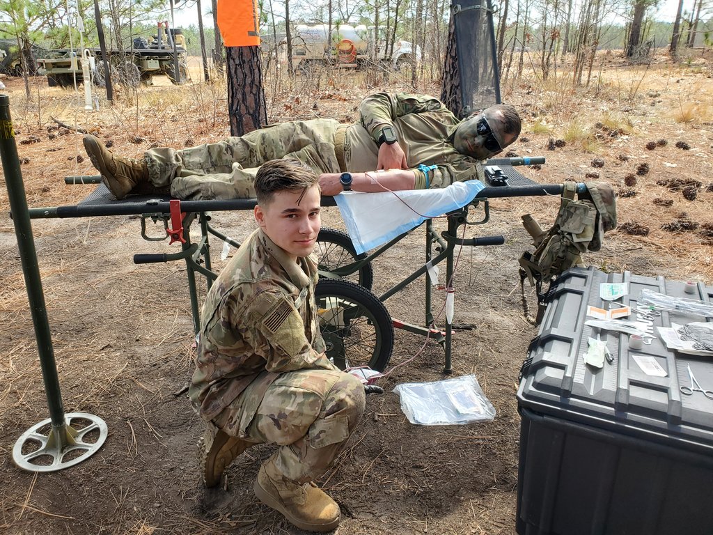 RedFalcon_9's tweet photo. Sometimes the leader needs to become the patient. Build confidence in your subordinates,  Red Falcons Medical Platoon conducting whole blood transfer training #Falconstrike2 #82nd #Airborne @1_325thAIR @therealN8Fair @1stBN_325thCDR @BrlChstdFrdmFtr @82ndABNDiv @KevinMott4 https://t.co/CU6pEaWmon