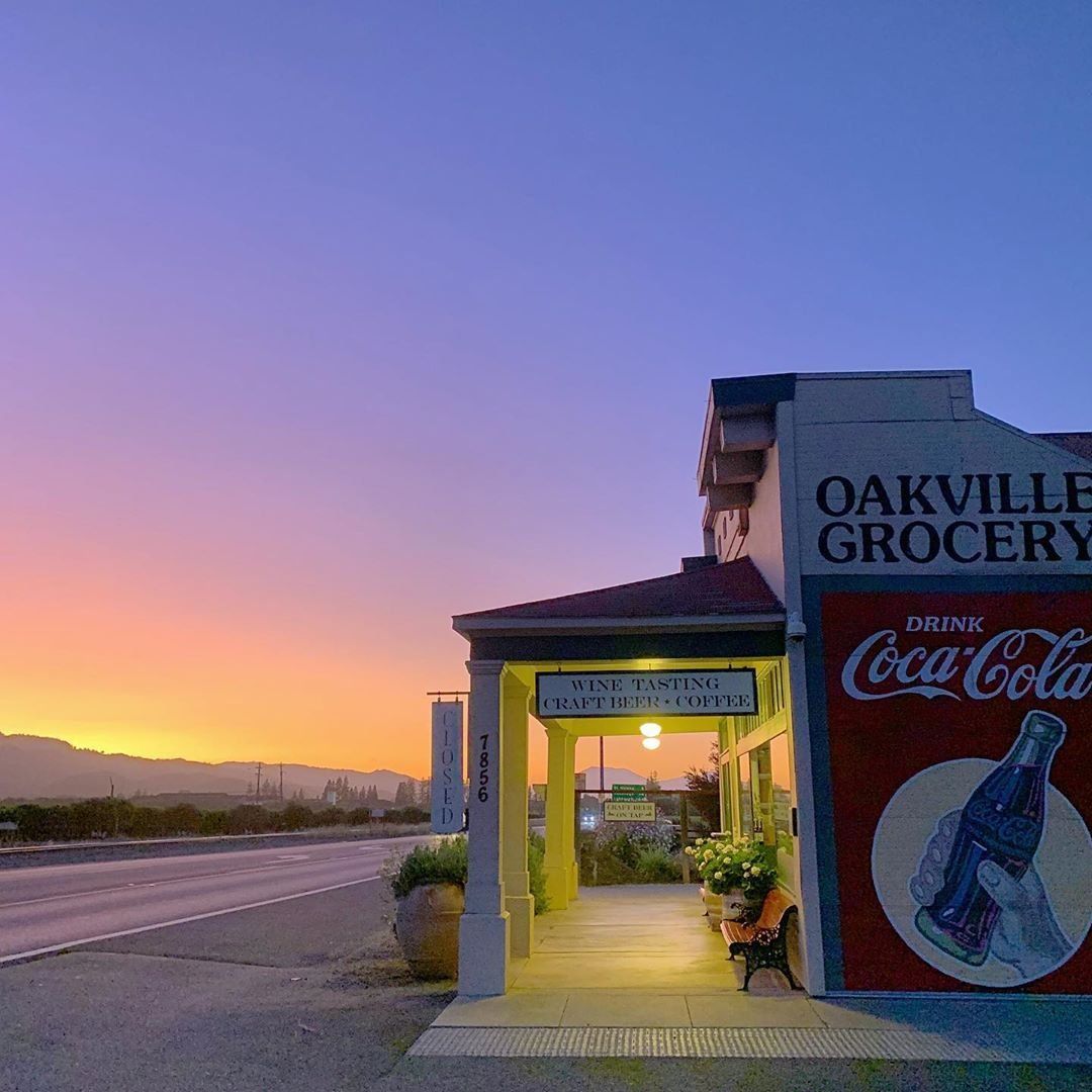 It's road trip time y'all! Napa Valley is just a short drive from the Bay area, and with perfect weather and plenty of stunning spring scenery, now's the best time to visit. Pro tip: @oakvillegrocery is one of our favorite stops to grab lunch on the road! 
📷@divanadium⠀