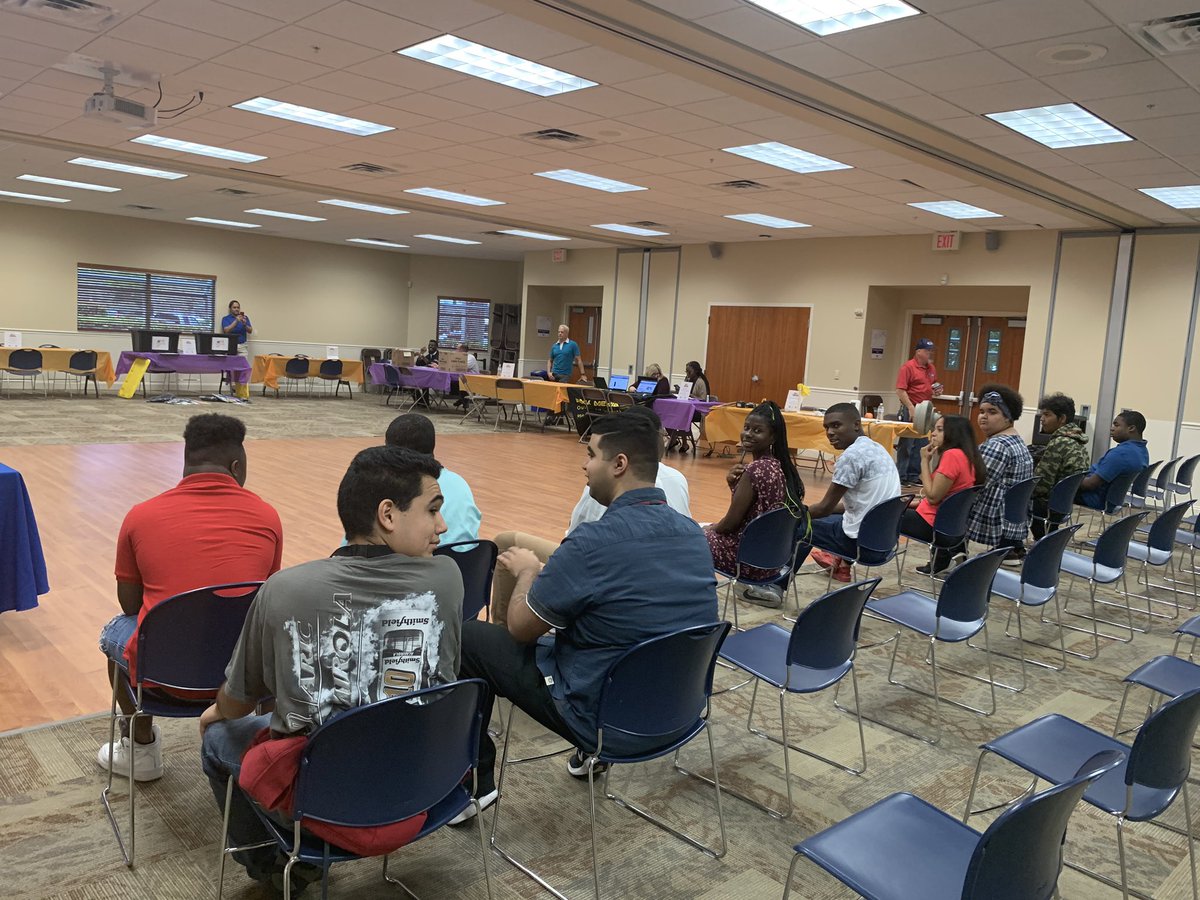 TiffanyCarrasc6's tweet photo. Our cougars are ready for Job Palooza @CoconutCreekGov community center! @CreekMagnet @monfortekm @AGomez0808 #becreek #cougarpride https://t.co/zIipM40xEo