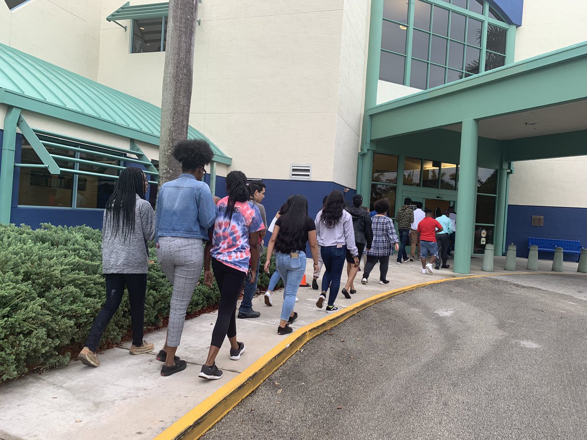 TiffanyCarrasc6's tweet photo. Our cougars are ready for Job Palooza @CoconutCreekGov community center! @CreekMagnet @monfortekm @AGomez0808 #becreek #cougarpride https://t.co/zIipM40xEo