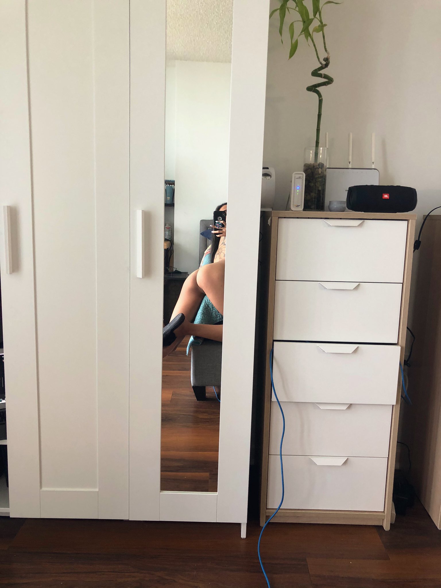 2 pic. Just got out of the shower, I’ll be online later this evening and I sure hope my stream is fixed! I neeeed to cummm 💦 for now, peep the lil booty In the mirror ☺️ https://t.co/RLgUpAks1c