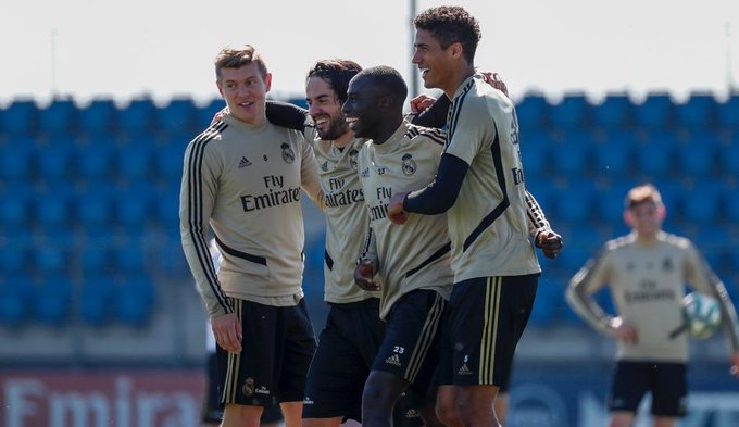 의 미디어: 👌🏾#TeamVarane @realmadrid https://t.co/PiUWIAV9hf 의 미디어: 👌🏾#TeamVarane @realmadrid https://t.co/PiUWIAV9hf