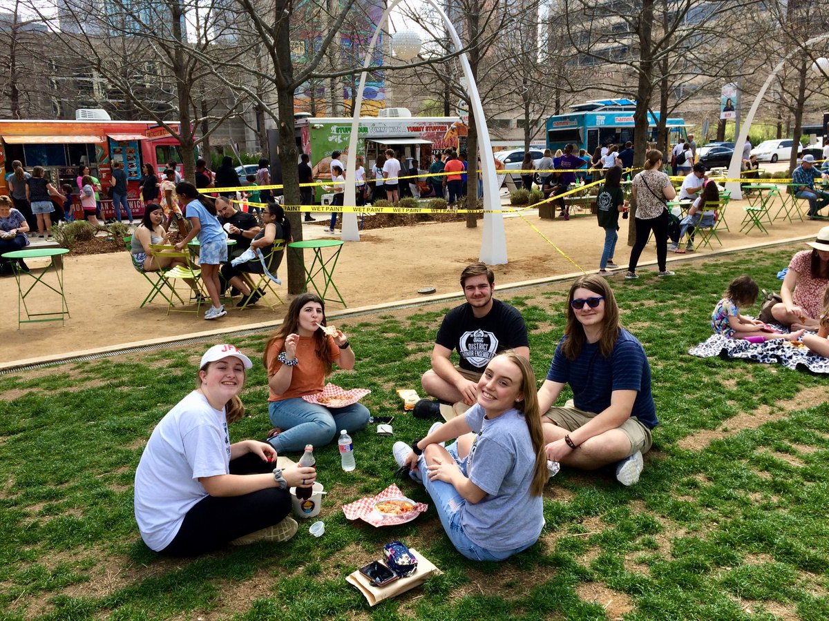 andvrcntrlchrs's tweet photo. Today we learned about the misconceptions of those who experience homelessness by being sung to, singing for & singing w/t @DalStreetChoir. We learned that the creation of art (be it musical, physical or otherwise) is for ALL.
#FinalLessons
#ByeDallas
#ChoirTour2020inTheBooks https://t.co/T15ptlmU69