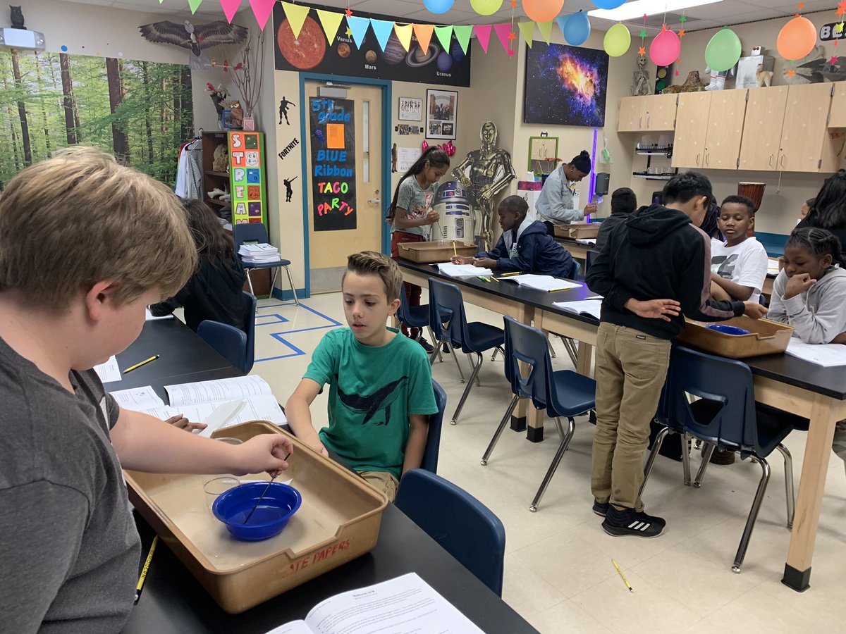 KourtneyMcDuff9's tweet image. Glowed up for science!!! Mission 30 science shuffle. We’re going to shine through these lessons. @LainieClowers @KevinThomasOCPS @DaveGorham_OCPS @DreamLakeApopka