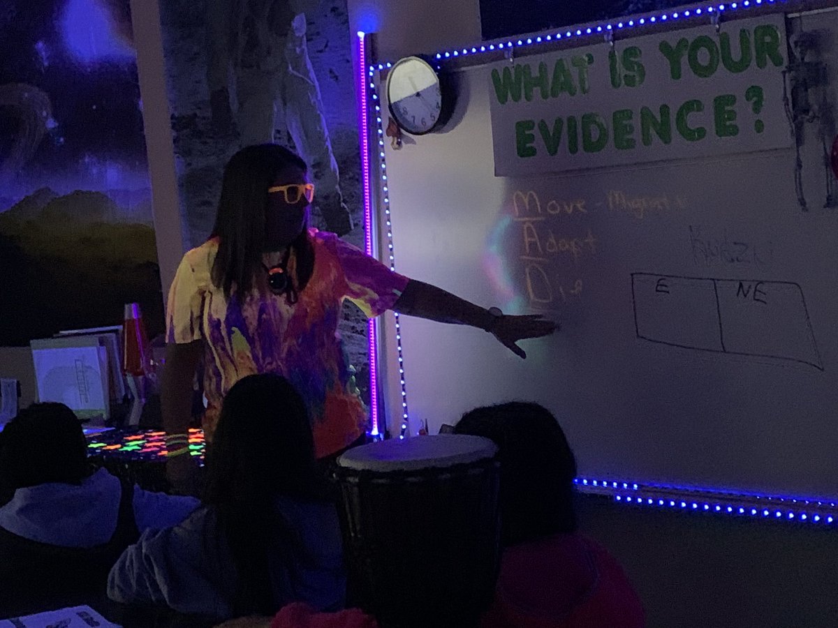 KourtneyMcDuff9's tweet image. Glowed up for science!!! Mission 30 science shuffle. We’re going to shine through these lessons. @LainieClowers @KevinThomasOCPS @DaveGorham_OCPS @DreamLakeApopka