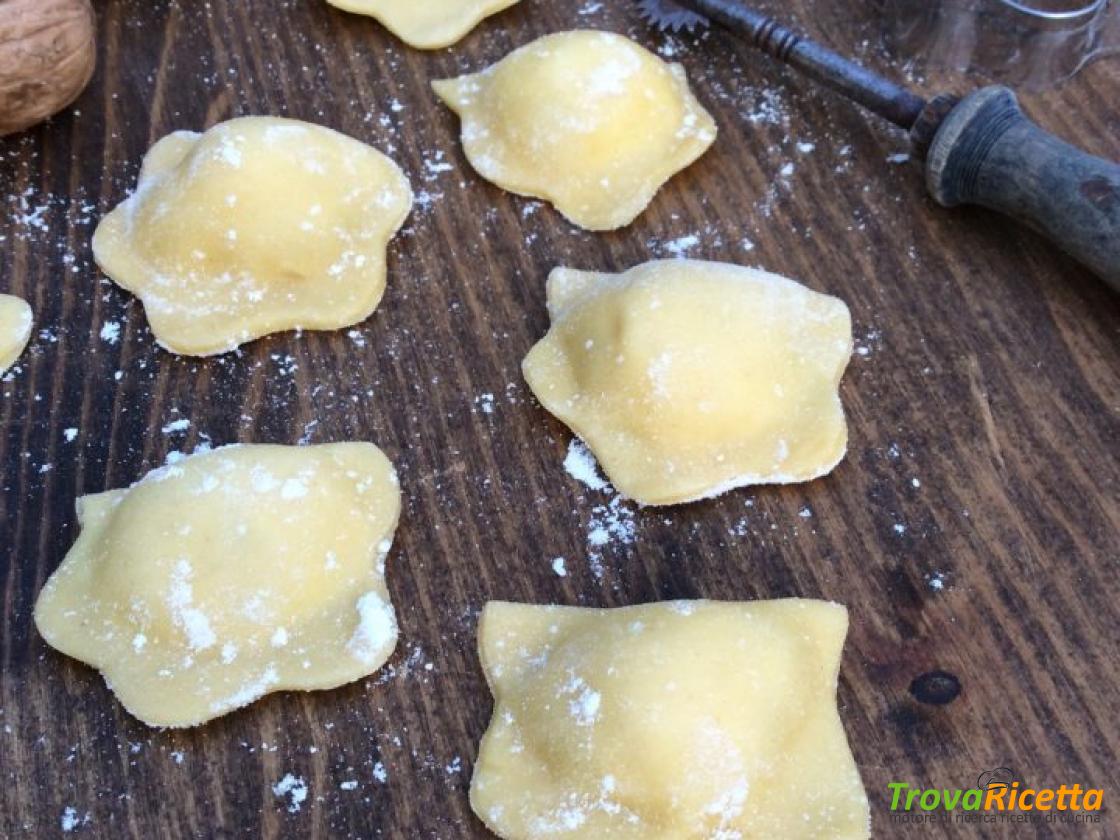 Ravioli   con noci e crema di   formaggio
Ricetta di <a href="/SimonettaAtzori/">simonetta</a> qui: trovaricetta.com/tw1839066
 #ricette #food #foodblog #cucina #cucinaitaliana