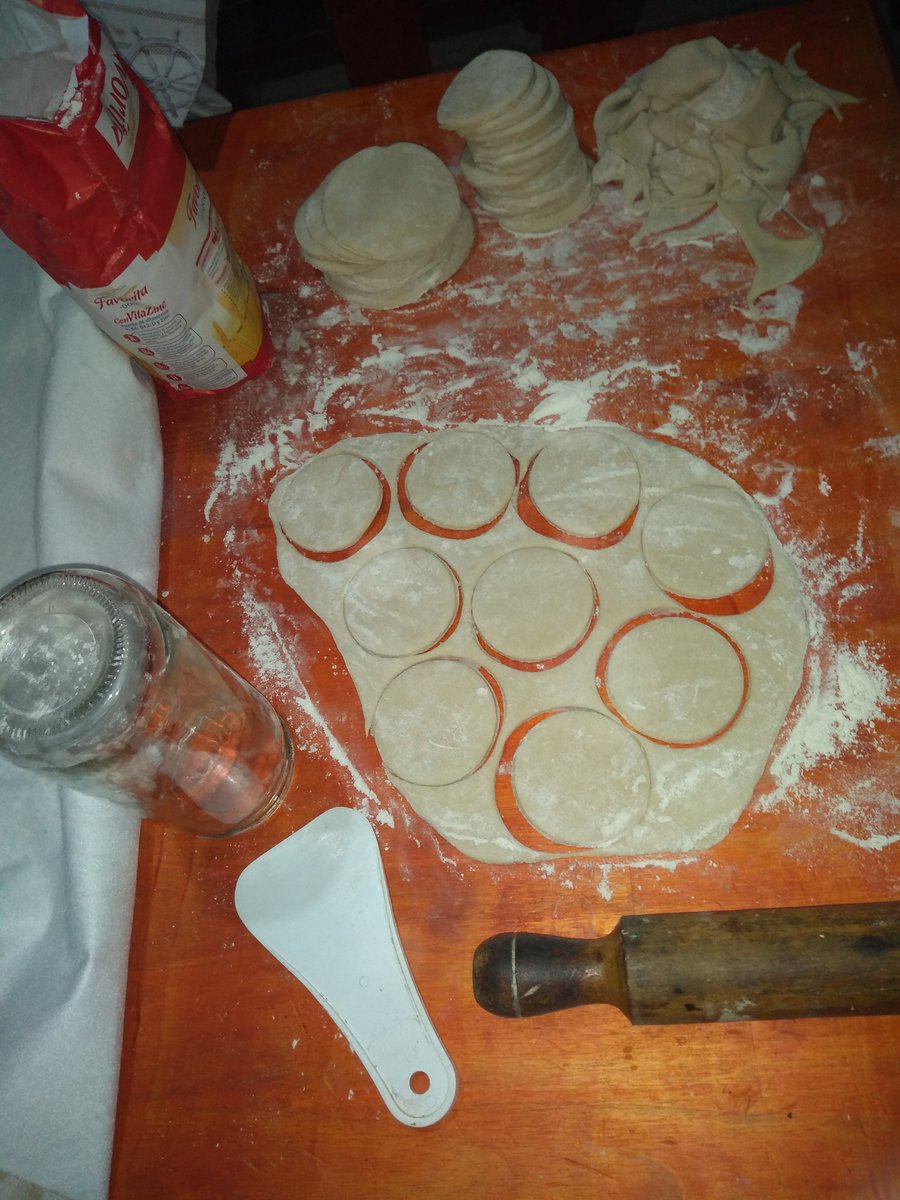 alee_lpda20's tweet photo. Haciendo torta fritas🌧️👨🏼‍🍳 https://t.co/nFKRW3BURX