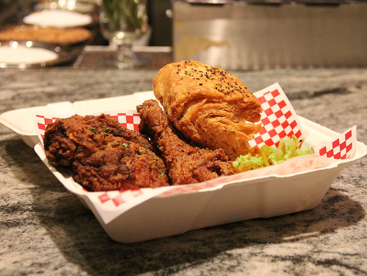 ShaquillesLA's tweet photo. Cant get away? Call it in! Lunch has arrived and we got you covered! 213-746-7427 @shaquillesla #lunch #chicken #ribs #hungry https://t.co/ti6pM1nWnp