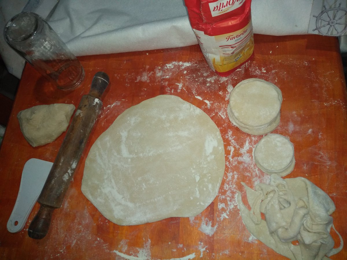 alee_lpda20's tweet photo. Haciendo torta fritas🌧️👨🏼‍🍳 https://t.co/nFKRW3BURX