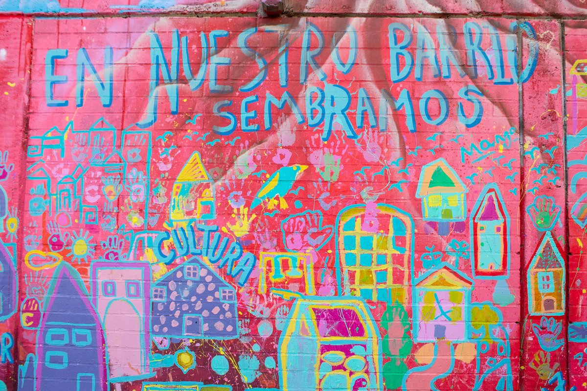 ArtolutionOrg's tweet photo. “Planting Seeds in the Community” aka “En Nuestro Barrio Sembramos”, a new mural in the Aguablanca district in Colombia. #jointheartolution #calicolombia https://t.co/nMD9158mxh