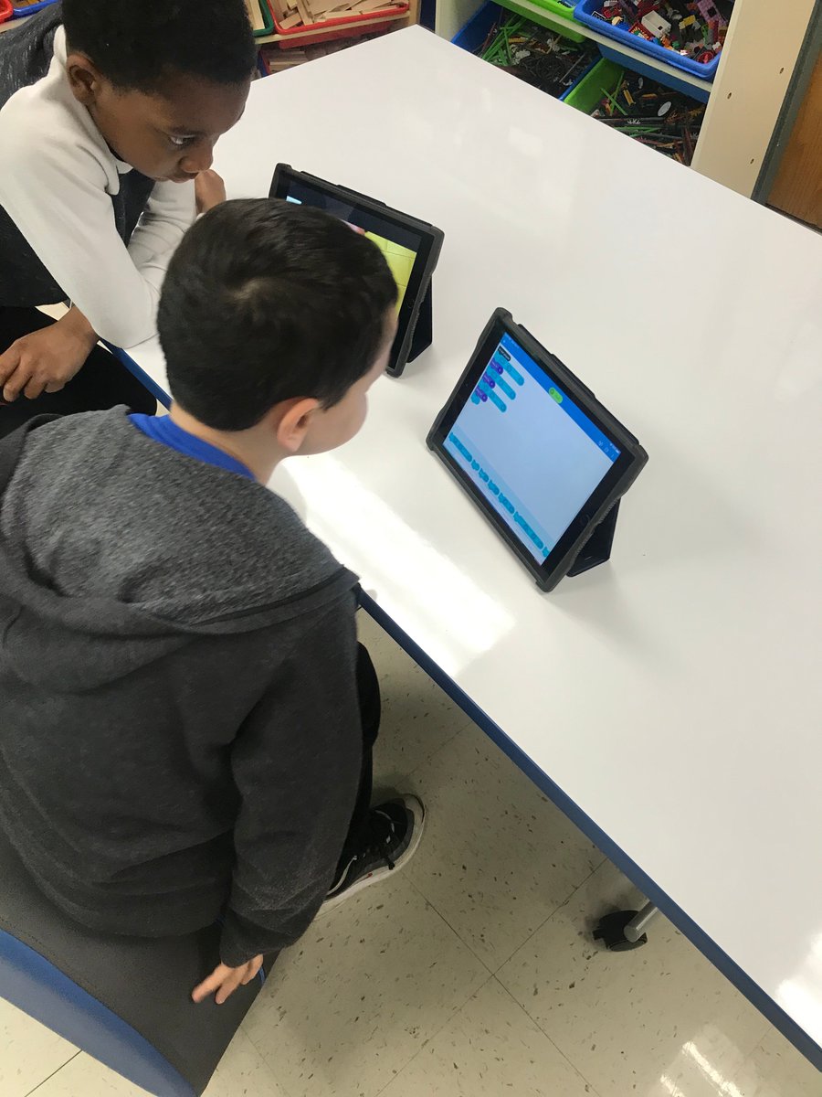 3rd Graders in <a href="/DanielleWolski/">Danielle Wolski</a> and <a href="/Montenegroumasd/">Jannette Montenegro</a> 
classes are @Flipgrid #GridPals! They've been playing a game of "Guess my Shape" using <a href="/SpheroEdu/">Sphero Education</a>'s block coding. #BeyondTheCode <a href="/UpperMerionSD/">Upper Merion Area School District</a> #UMASDcreates