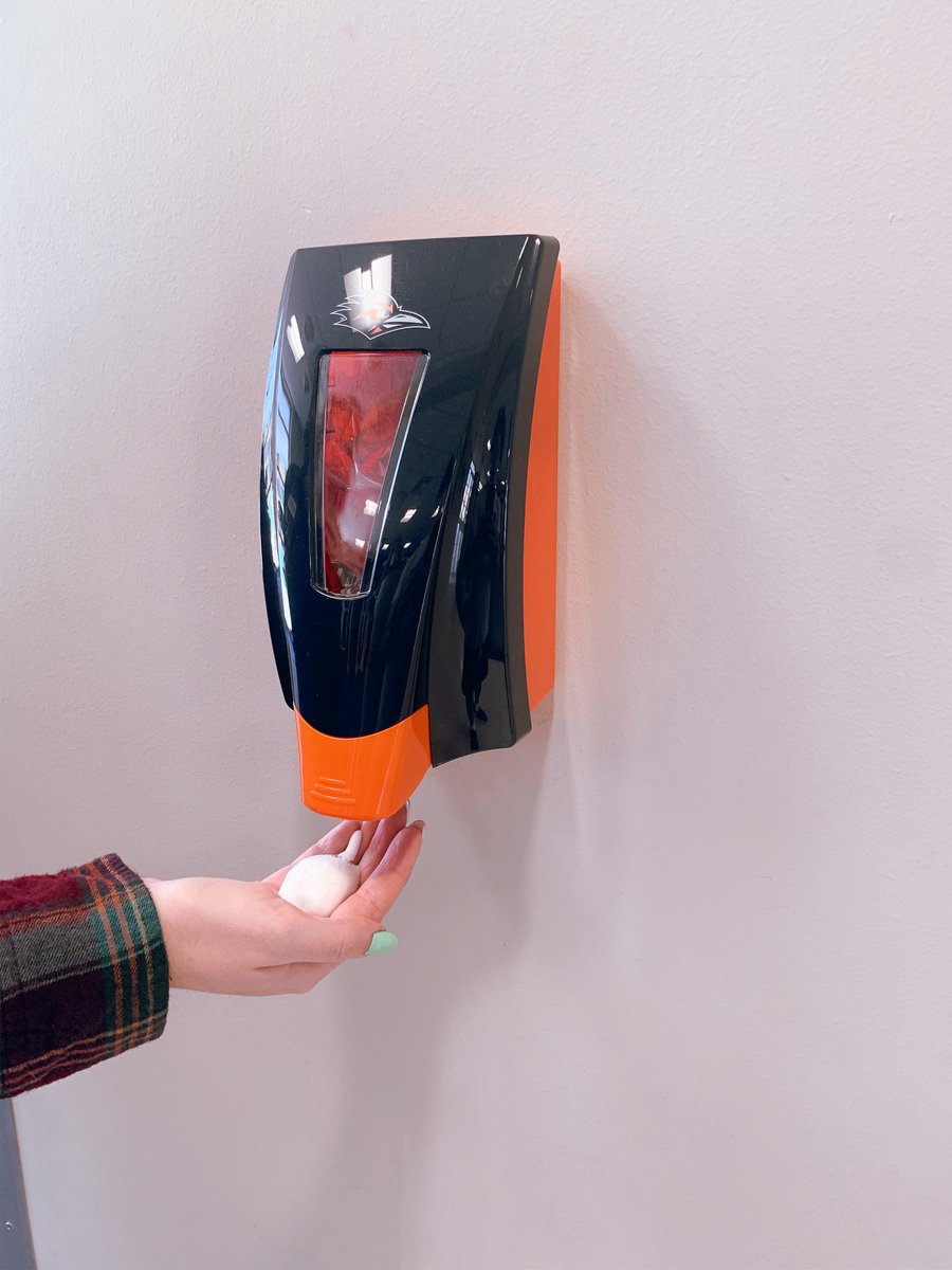 UTSARec's tweet image. Please stay safe by ensuring you wipe down your equipment BEFORE and AFTER using it! We have recyclable cleaning wipes located throughout our facility! We also have hand sanitizer stations available for use. Together we can help keep our campus safe and healthy! #utsarec #UTSA