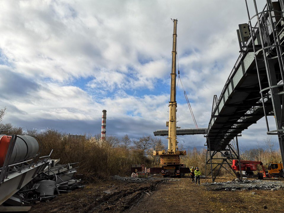 morganetsr's tweet photo. đ§La #dĂ©construction continue Ă #LaMaxe en #Lorraine. Aujourdâhui les Ă©quipes de #PostExploitation #EDF ont effectuĂ© une opĂ©ration de levage #impressionnante pour retirer une partie de lâancien convoyeur Ă charbon.đĄ #LeSaviezVous ? 97% des matĂ©riaux dĂ©construits sont recyclĂ©s đ https://t.co/FCb3VMTeuR