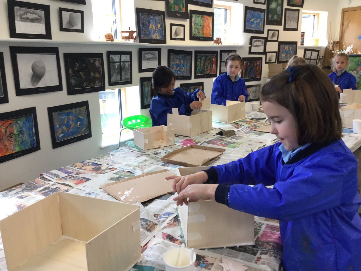 UptonDT's tweet photo. Form 3 are well on their way to making their castles. @UptonArt @UptonForm3 @UptonHouseSch #UptonDifference #UptonJourney #uptonNACE #Upton https://t.co/TFxCUzClfS