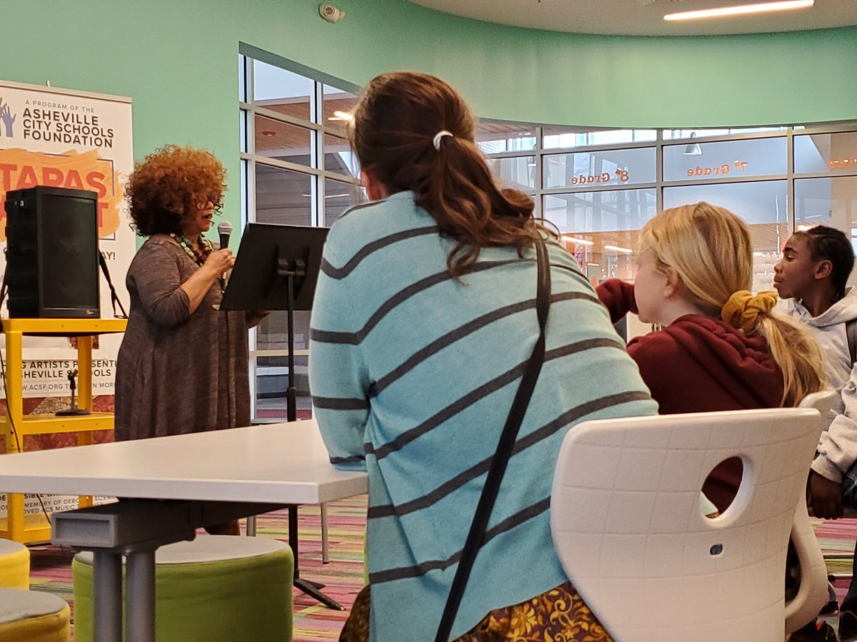 UnitedWayABC's tweet photo. Thanks to everyone who came out for a very special #HomeworkDiner at @avlms last night. Thanks to @AVLCitySchools we were honored to have our N.C. Poet Laureate #JakiSheltonGreen with us, sharing several of her poems with students, families, faculty, and community members. https://t.co/PVwX7Tez16