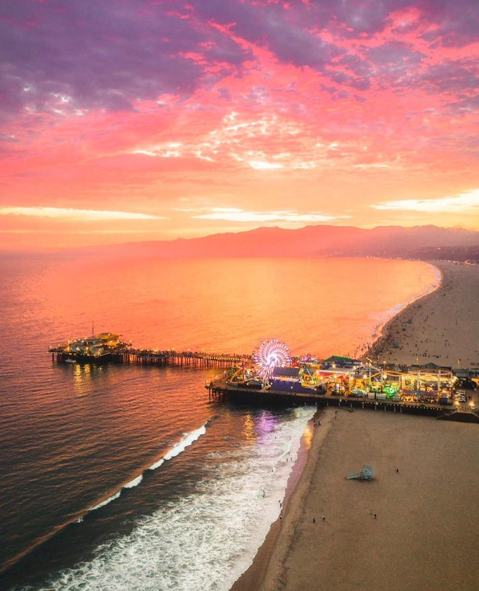 41OceanClub's tweet photo. Pier Perfection! 🌅
📸: @tommylundberg https://t.co/HE8X7srpYm
