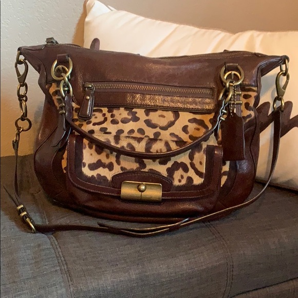 niahansberger's tweet photo. So good I had to share! Check out all the items I'm loving on @Poshmarkapp #poshmark #fashion #style #shopmycloset #coach #thechildrensplace: https://t.co/lp72ocvNQX https://t.co/sFVODBZQor