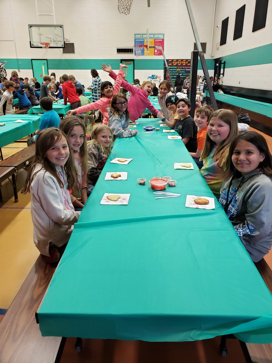 cstigers1's tweet photo. Celebrating our chocolate sales.  We reached our goal. #everybobcateveryday https://t.co/W6bTEipyoK