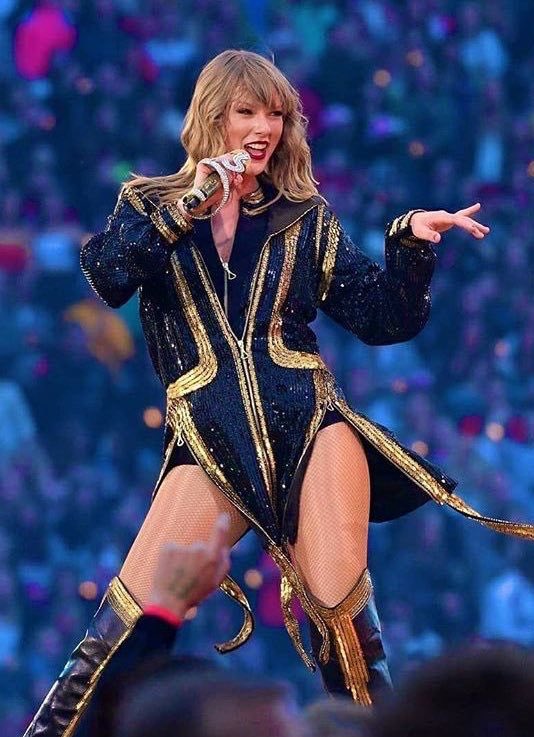 📷 | Taylor Swift's 'King of my Heart' performance outfit and gold