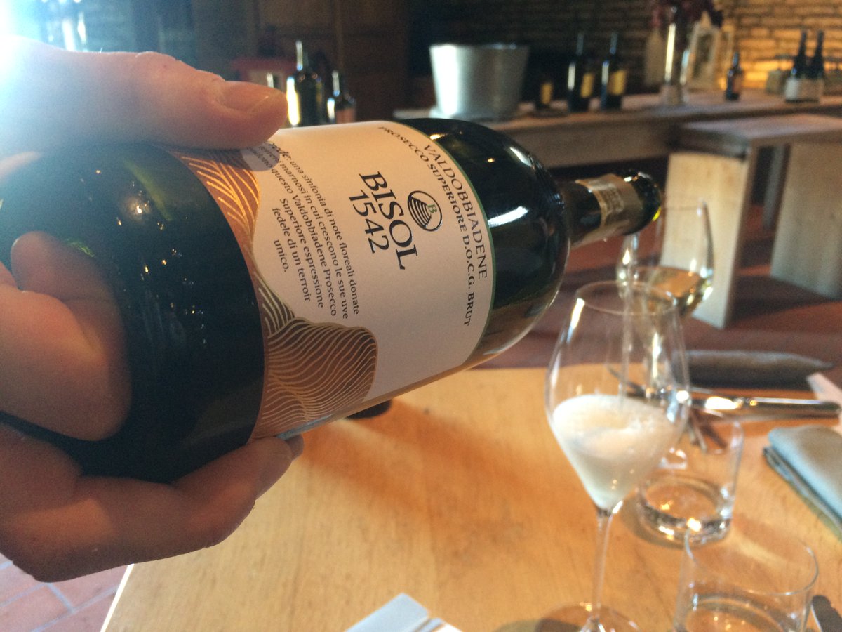 thewinetattoo's tweet photo. Maybe my last #wineduringlockdown restaurant lunch in #Venice as everywhere closing down fast @winewankers @JMiquelWine @CHARLIEWINES @pietrosd @TheSavvyChef1 Fortunately @ wonderful https://t.co/eq0uUKe3qG for bubbly #Bisol with succulent scampi crudi @muladhara @JeremyPalmer7 https://t.co/nH55MCdGwz