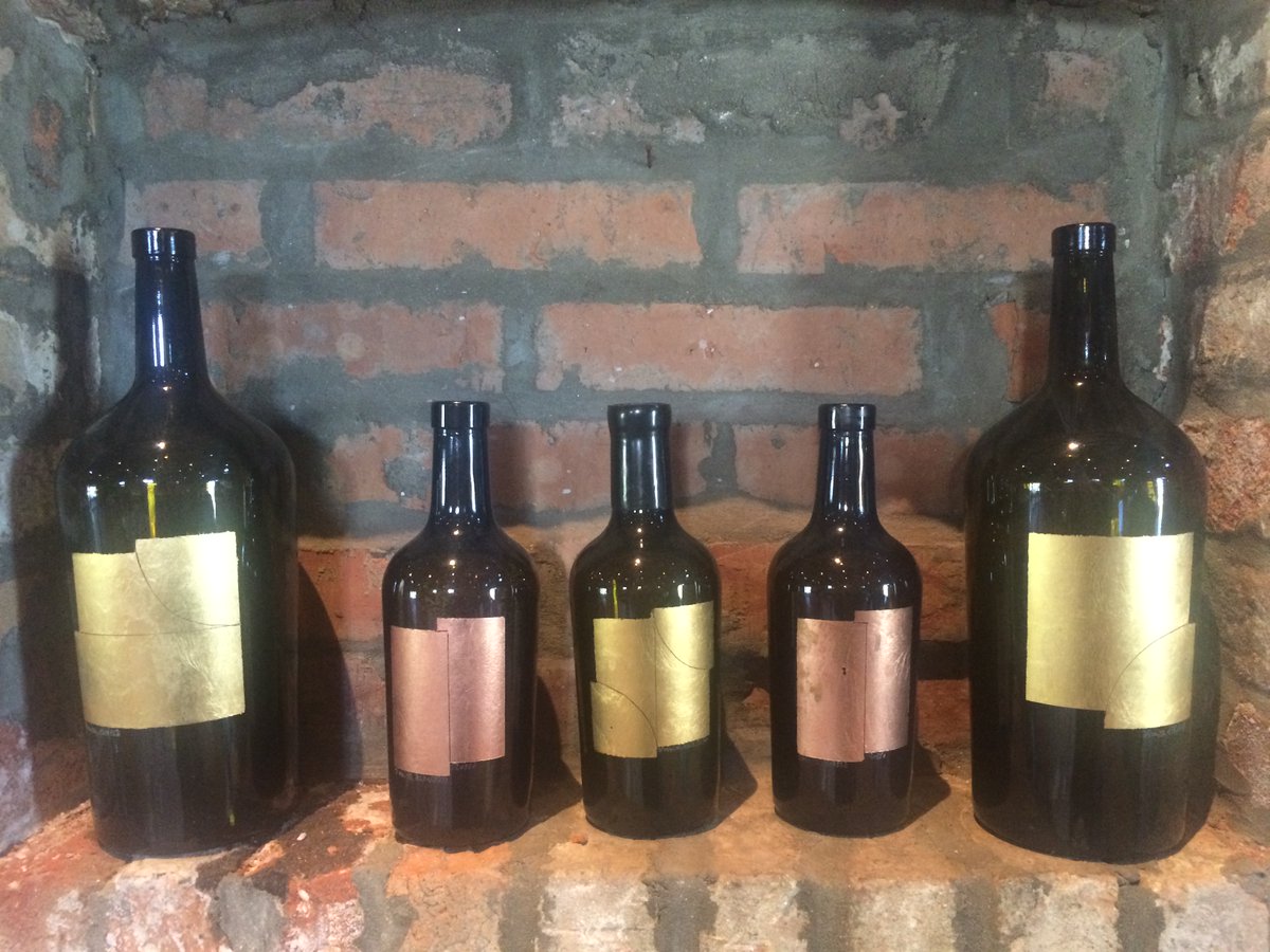thewinetattoo's tweet photo. Maybe my last #wineduringlockdown restaurant lunch in #Venice as everywhere closing down fast @winewankers @JMiquelWine @CHARLIEWINES @pietrosd @TheSavvyChef1 Fortunately @ wonderful https://t.co/eq0uUKe3qG for bubbly #Bisol with succulent scampi crudi @muladhara @JeremyPalmer7 https://t.co/nH55MCdGwz