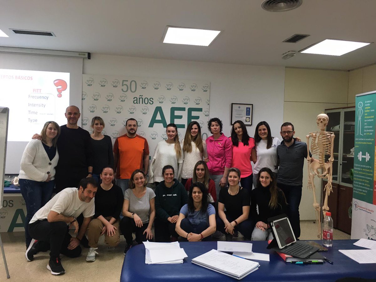 cuidateugr's tweet photo. El pasado fin de semana, del 6 al 8 de marzo, el Catedrático de Universidad Manuel Arroyo Morales y la Dra. Irene Cantarero Villanueva impartieron en Madrid un curso de fisioterapia oncológica organizado por @aefisio #cuidateugr #oncology #physioterapy https://t.co/rnt9xJHKNr