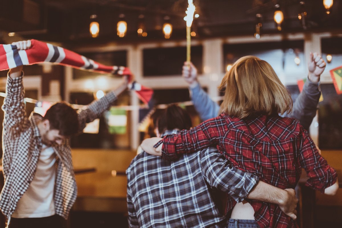 Baseball games are fun, but drinks at the stadium can be so pricey. Try Farrell’s Lounge Bar and Grill on game day for a beer nearby! 🍻⚾ bit.ly/2TtLrIa
