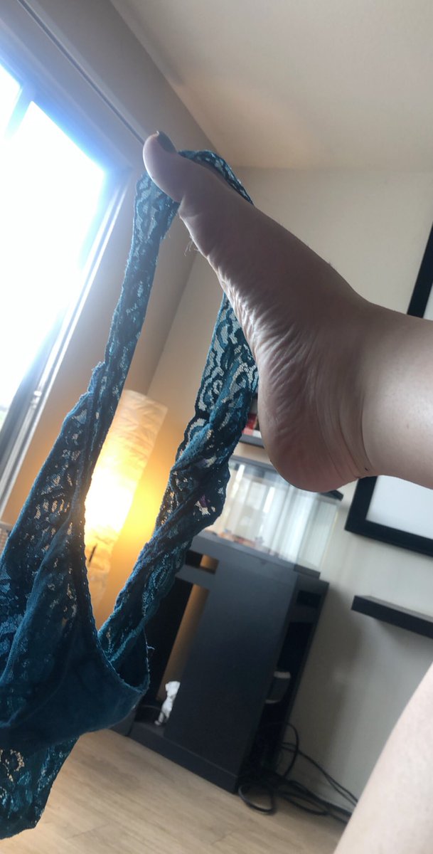 urbaemissmonet's tweet photo. Which of you betas want a sniff? 👀👃🏻 

Stop ✋🏼 Pay me first bitch! 💵

💰FinDom Femdom findomme feet foot soles worship wrinkles underwear panties for sale used clean buy tribute send nails pedi cashmeets real time Skype ballbusting Cbt joi💰 https://t.co/hTkOPIWP7X