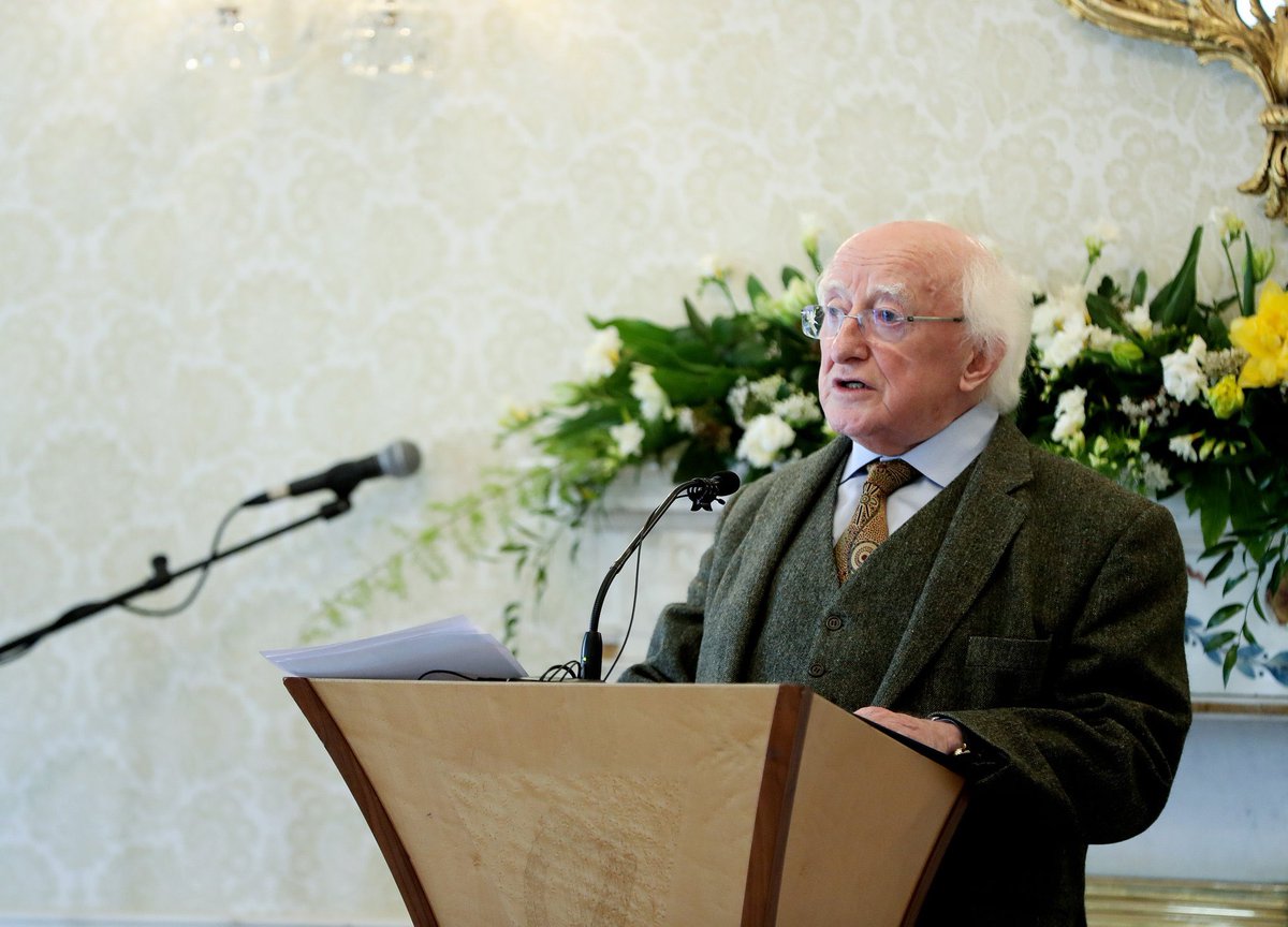 ireland's tweet photo. Uachtarán = President 
File = Poet
Cultúr = Culture
Imeacht = Event 
Bean chéile = Wife 
Toghchán = Election 
Duais an Uachtaráin = President’s Award 
Dialann = Diary 

📸 @PresidentIrl #SnaG20 #LNMS20 https://t.co/eH5wk1JRCw