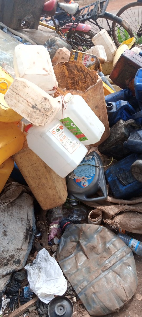 moses_kabinga's tweet photo. @antiplasticUG let us fight together to reduce and remove plastic and kaveera pollution.the struggle continues #EHKYU3 #EarthHourUg2020 #Connect2Earth @earthhour @WWFUganda @WWF_Africa https://t.co/rqTG0RvWnE