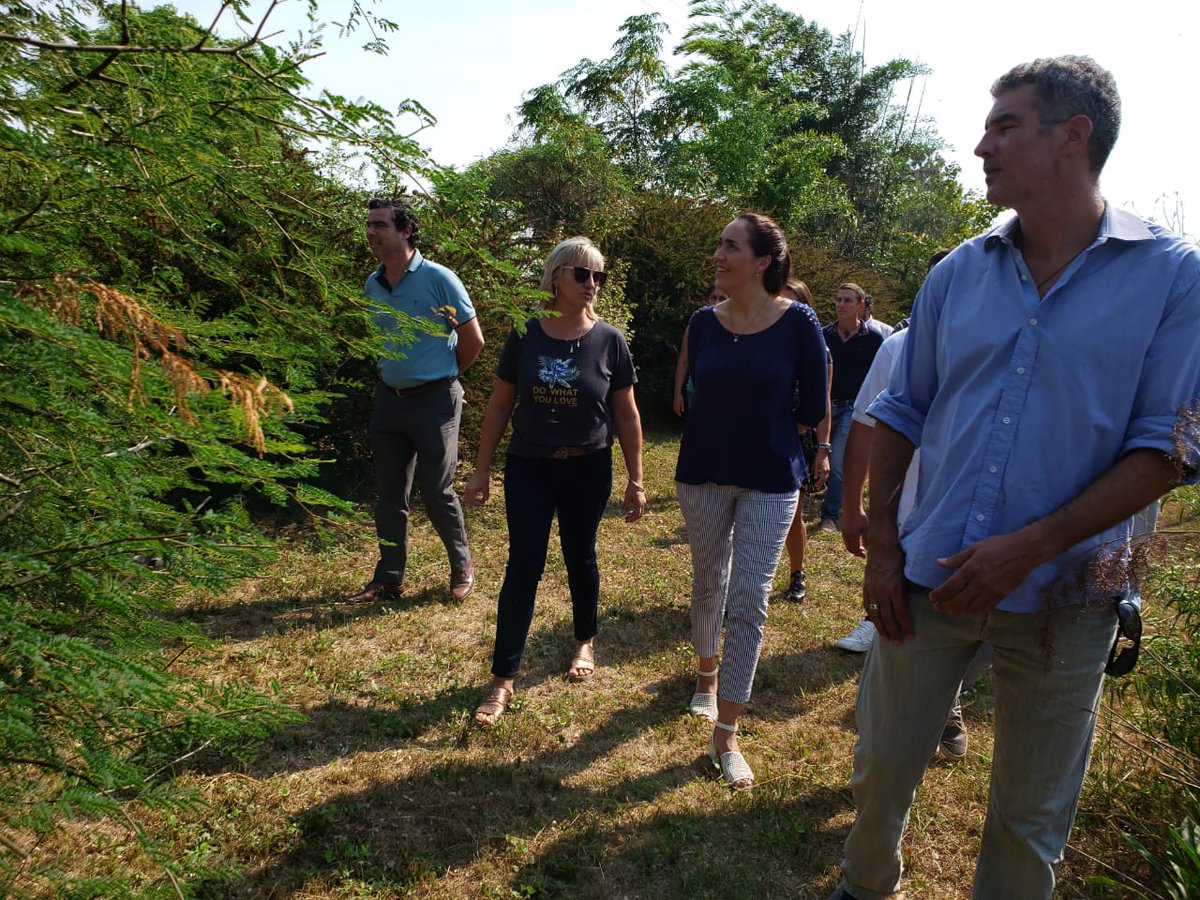 KaufmannCarlos's tweet photo. Recorrimos con la Ministra @ErErika, el Jardín Botánico de @comunasantarosa y participamos de la 1ra reunión del @GobSantaFe con el Consorcio de la Costa de GIRSU, ambas instituciones que supimos constituir como Pte Com y hoy en nuevo rol queremos que avancen por ntro ecosistema. https://t.co/kGWLIGqarO