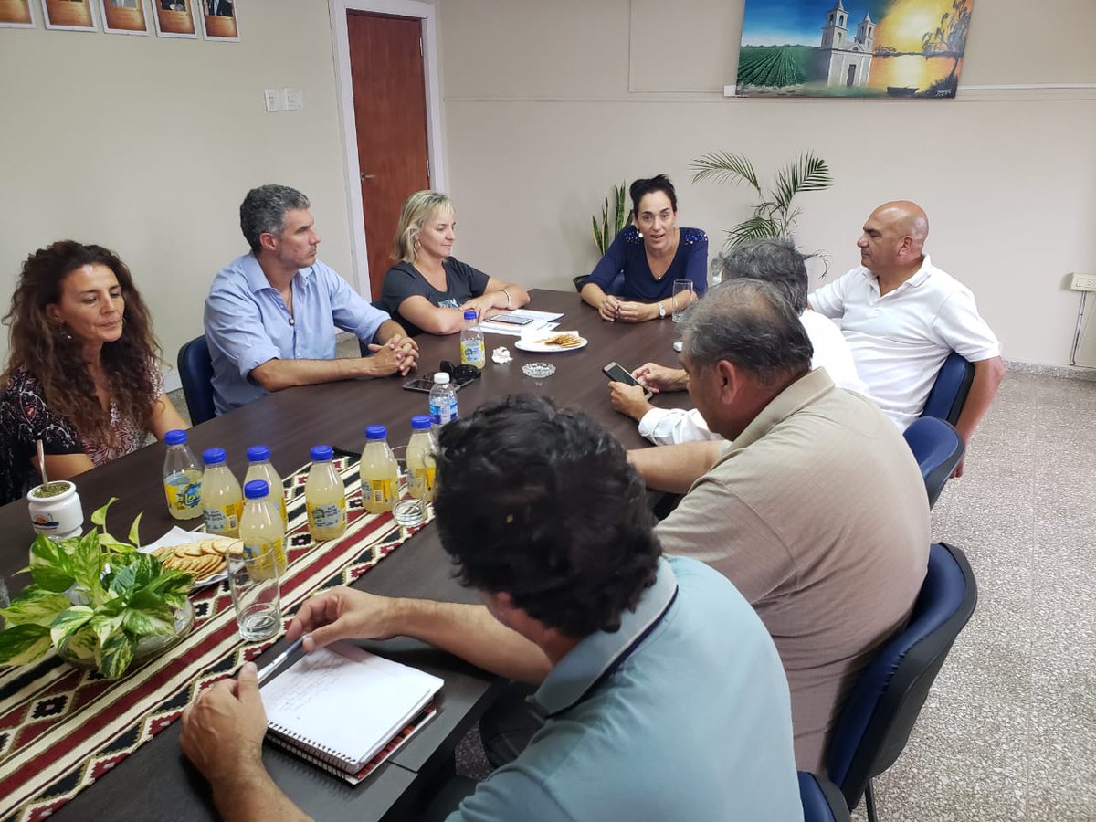KaufmannCarlos's tweet photo. Recorrimos con la Ministra @ErErika, el Jardín Botánico de @comunasantarosa y participamos de la 1ra reunión del @GobSantaFe con el Consorcio de la Costa de GIRSU, ambas instituciones que supimos constituir como Pte Com y hoy en nuevo rol queremos que avancen por ntro ecosistema. https://t.co/kGWLIGqarO