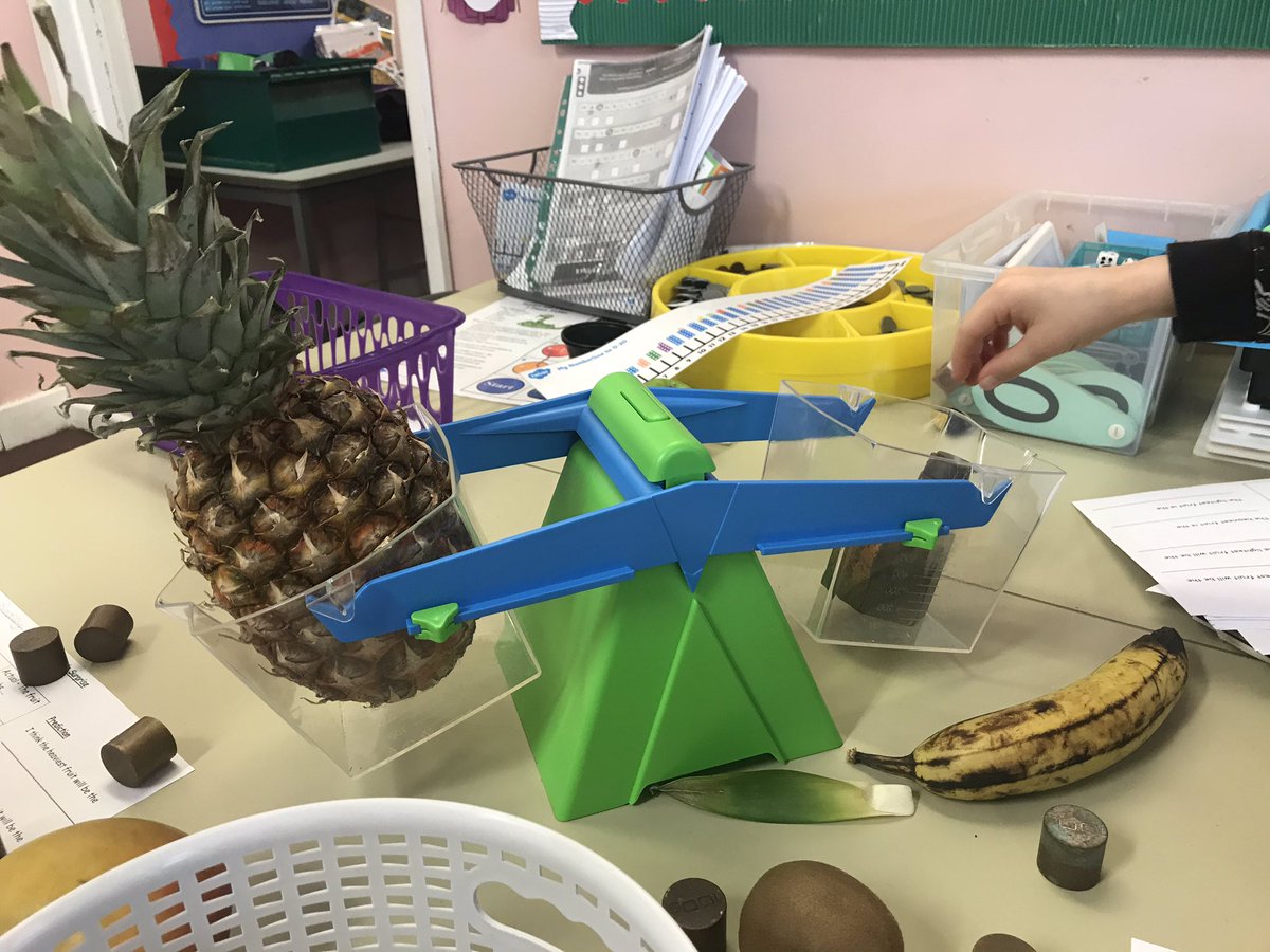 Hendrefoilan's tweet photo. Year 2 weighing fruits in our Maths mission area. Which fruit is the heaviest/lightest? 🍊🍌🍍🥑 #hdfp2 #hdfpMaths&Numeracy https://t.co/egnMNeNaRc