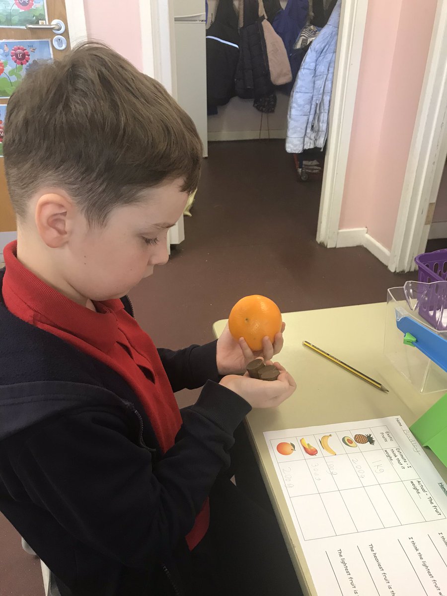 Hendrefoilan's tweet photo. Year 2 weighing fruits in our Maths mission area. Which fruit is the heaviest/lightest? 🍊🍌🍍🥑 #hdfp2 #hdfpMaths&Numeracy https://t.co/egnMNeNaRc