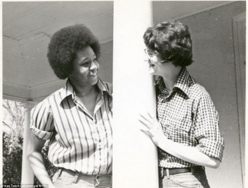 paulsighmon's tweet photo. I'm making a thread of vintage sapphics because these pics make me really happy. Hope you enjoy https://t.co/QJxDs4p0uj