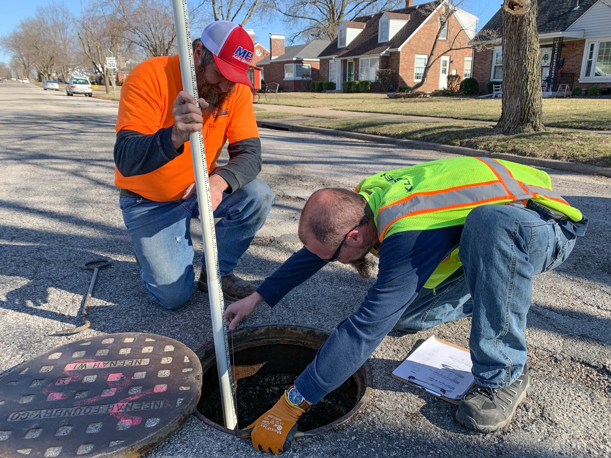 KlingnerTweets's tweet photo. Over the past week, our Survey team has been measuring invert elevations in Quincy, IL. Knowing the elevation of the bottom of the sewer pipe allows our Engineers to determine the slope of sewer piping between manholes and the correct pipe sizing for repairs. #surveyorsatwork https://t.co/pXe3bx9xHj