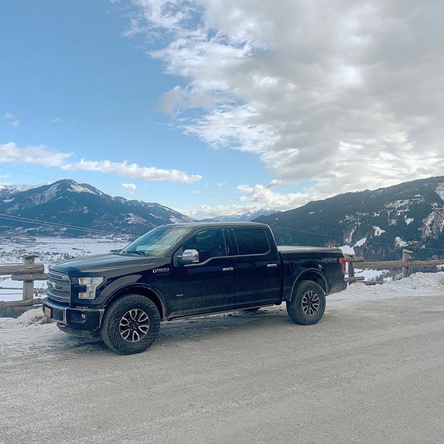 VanReesTrailers's tweet photo. The Beast on the Mountain #snow #kaprunkitzsteinhorn #f150platinum #f150ecoboost https://t.co/seU5CVndS1 https://t.co/YN4iT3An8H