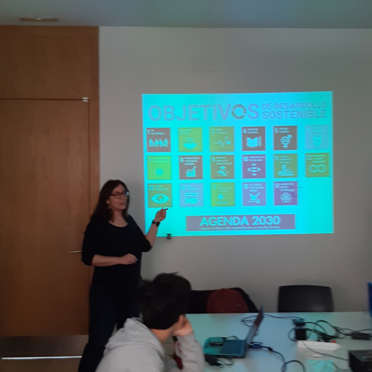 coderdojobag's tweet image. Este domingo, en #coderdojoBAG , Rosa @RosaMCanton nos ha hablado sobre la #economiacircular y su relación con los #ODS 
@Ods_lab @Cooper2030ods