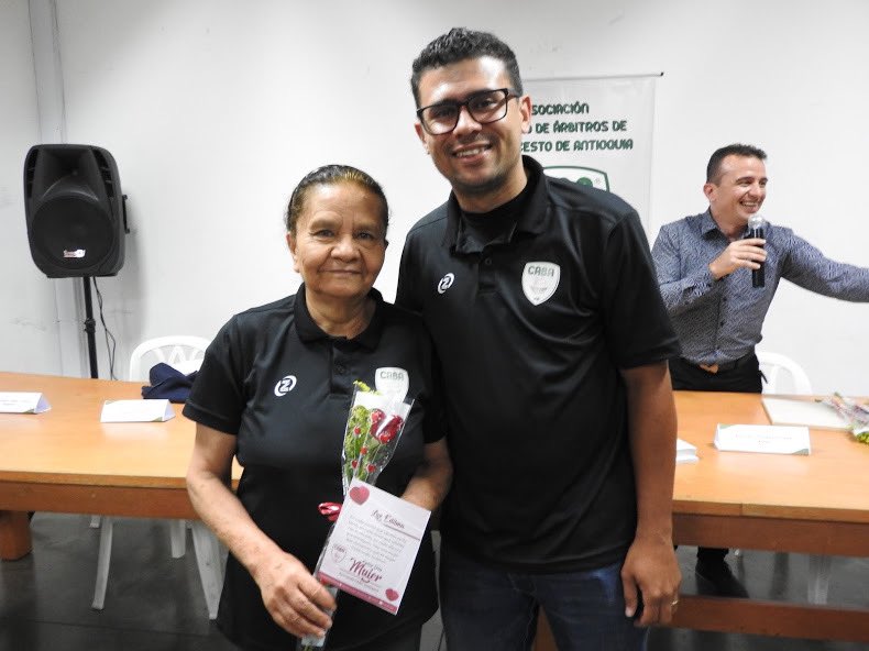 arbitroscaba's tweet photo. CELEBRAMOS EL DÍA DE LA MUJER. 

En nuestra reunión de asociados el pasado lunes compartimos una rosa🌹y un momento agradable con nuestra mujeres para conmemorar no solo su día sino sus derechos y su rol en nuestra sociedad. #SoyTalentoCABA #EFASomosTodos https://t.co/jnuIETApCe