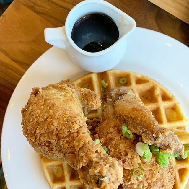 d_grubs's tweet photo. Last minute lunch with @citylivingboston  this afternoon at @lilypschicken was just what the doctor ordered!
.
.
.
.
.  #liveauthentic #eater #buzzfeast #forkyeah #tastemade #eattheworld #foodiegram #instayum #foodography #heresmyfood #dailyfoodfeed #foo… https://t.co/hMGHJl4O7L https://t.co/CPDGoS8F3A