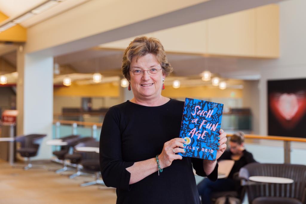 SCU_Library's tweet photo. We’re starting a new series featuring library staff with their favorite reads! Christine, Interlibrary Loan & Help Desk Supervisor, recommends “Such a Fun Age” which tells the story of a young black woman who is wrongly accused of kidnapping while babysitting. #LibraryStaffPicks https://t.co/02jWkMFVNn
