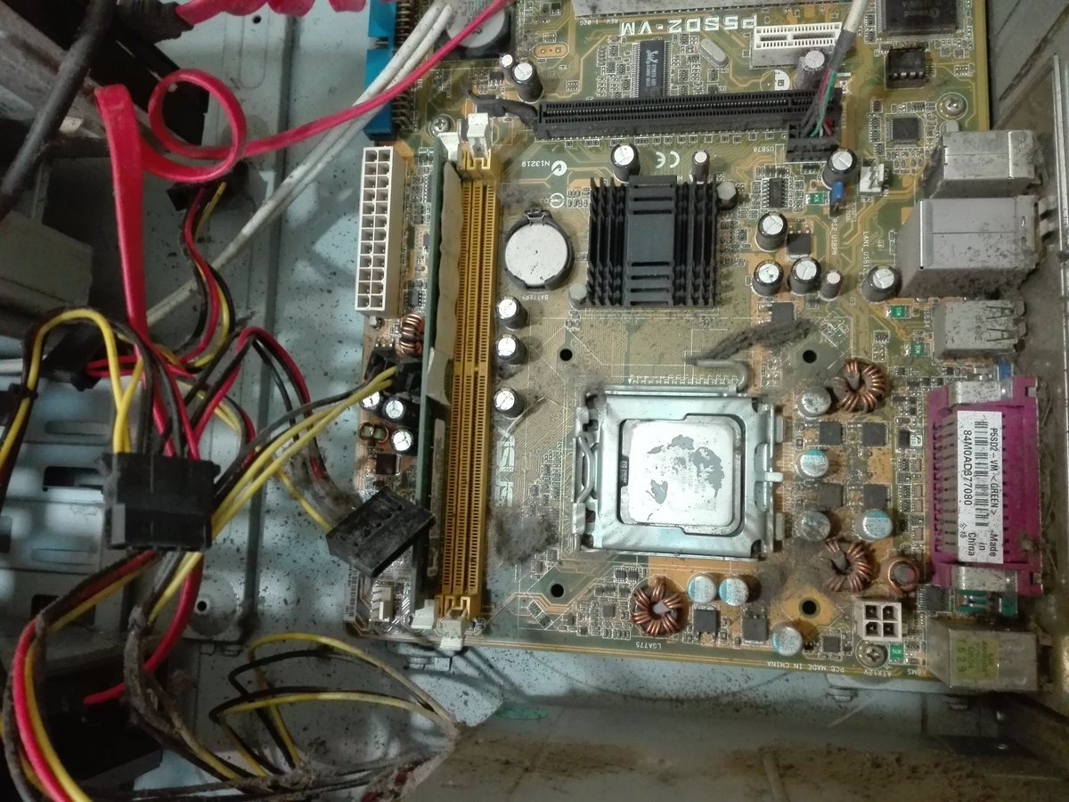 RJGodComputer's tweet photo. No permitas que tus equipos lleguen a este extremo, realizale mantenimiento físico periódicamente, puedes dejarlo en nuestras manos, nosotros nos encargaremos. RJ GOD COMPUTER en San Diego Carabobo. https://t.co/NHu8VSZixd
