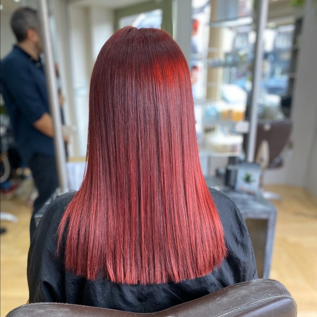 Super sleek, perfect finish! And we love the deep red colour! 

Created using 55/46 + Magenta Red with 20vol.

#redhair #redhairdontcare #colourcode #advancedprosalon #redhairlove #hair #healthyhair #hairgoals