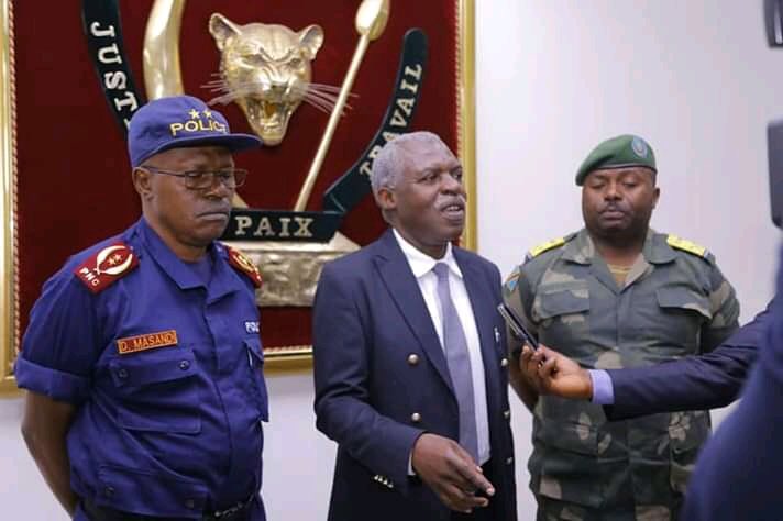 InfosWangu's tweet photo. #Lualaba: « On constate que parmi les bandits, la formule la plus simple de mobilité c’est la #moto. Ils arrivent en voiture et prennent des motos pour opérer » à indiqué Déodat #Kapenda, Ministre prov. de l'intérieur et #sécurité https://t.co/VsmQu7C1Pc