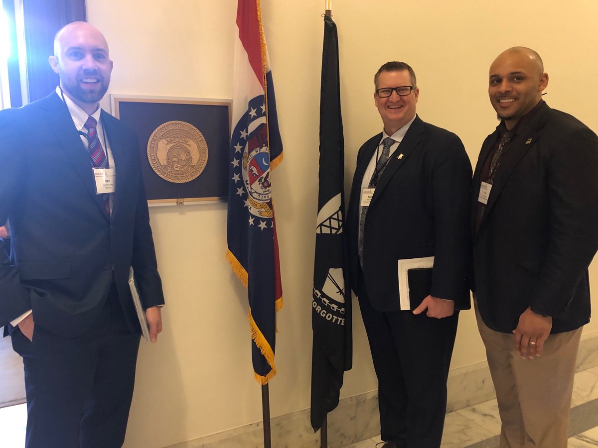 TranSystems's tweet photo. Kevin Hicks of our Omaha office represented at the American Short Line and Regional Railroad Association Railroad Day on the Hill last week discussing important issues in the railroad industry. #transystems #ASLRRA #RailDay2019 https://t.co/iFA2Q0ZBy6