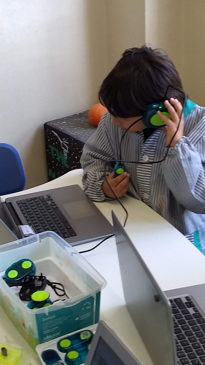 COOPPAIDOS's tweet photo. 3t i 4t d'#EducacioPrimaria comencen a aplicar els coneixements de programació 💻 sobre sensors, actuadors 🕹️ i motors per construir un dispositiu!!! 🤖 #TotsSomPaidos #ProjectesPaidos #NovesTecnologiesPaidos #NovesTecnologiesEnEducacio @agrescatAEC @EscolesCoop @FTrams https://t.co/oEmbbafNoP