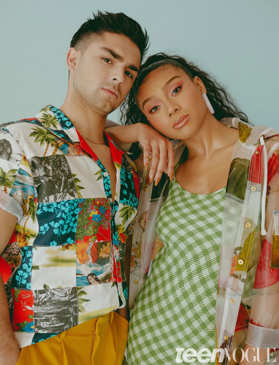 diegotinoco's tweet photo. On My Block season 3 out now https://t.co/yzSCp4h4YN